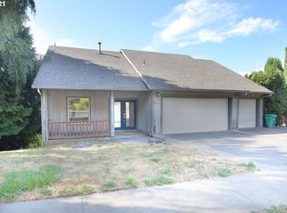 823 SW 8th St, Gresham, OR 97080