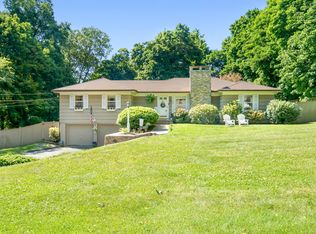 6 Blackberry Ln, Norwalk, CT 06850