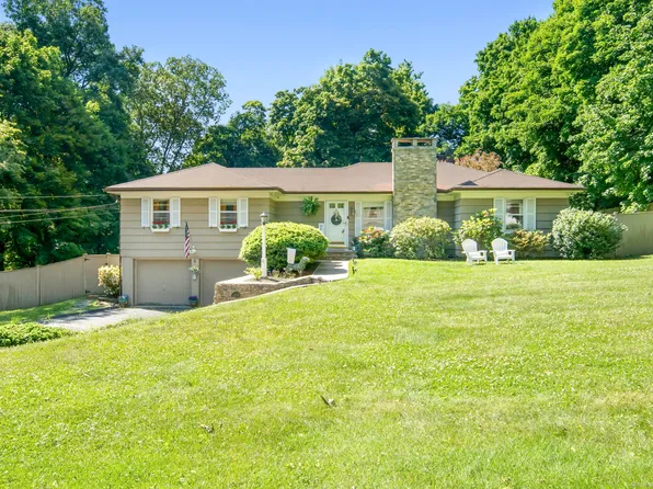 6 Blackberry Lane, Norwalk, CT 06850