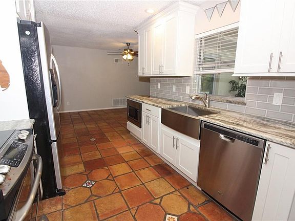 3rd image of 1215 Bonnie Lou Dr