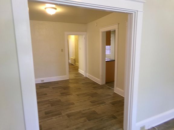 Spacious dinning room