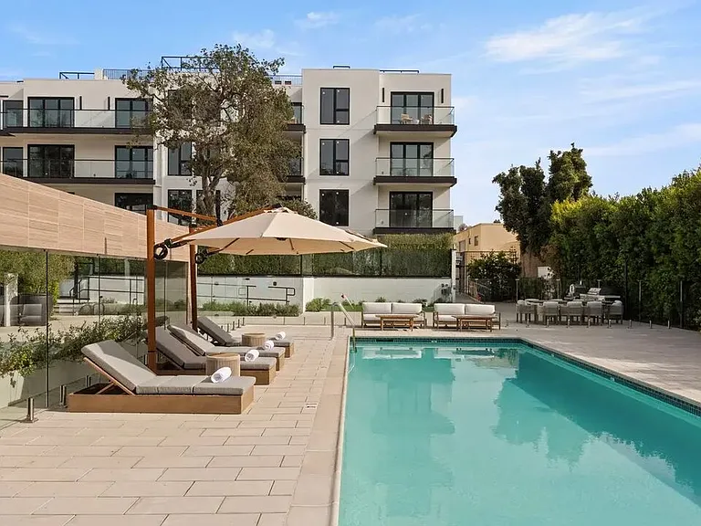 505 S Barrington Ave #106 — Photo 1