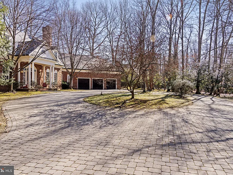 8541 Old Dominion Dr — Photo 6