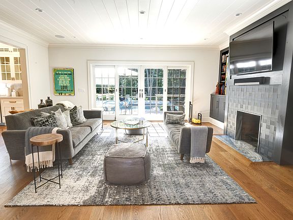5th image of 27 Surrey Ct