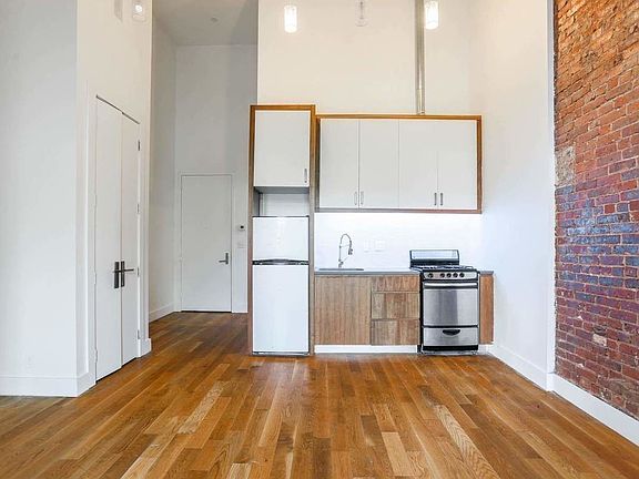 2nd image of 949 Willoughby Ave #209B