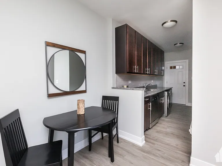 715 W Brompton Ave #2 — Photo 3