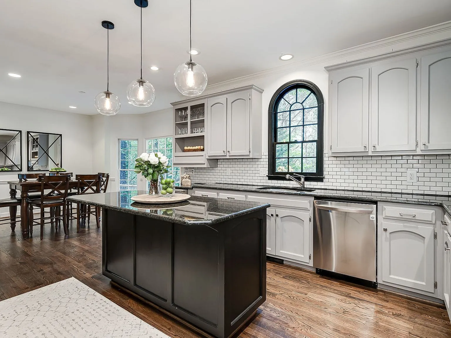 5 bed, 3172 sqft, $8,500 — Photo 4