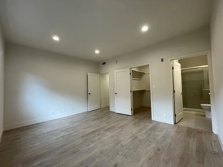 12840 Moorpark — Photo 15