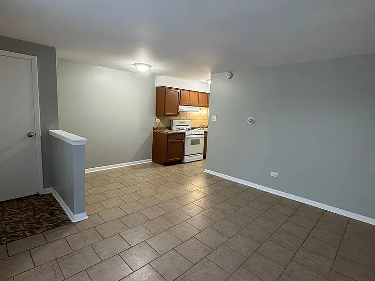 620-628 Sibley Blvd — Photo 3