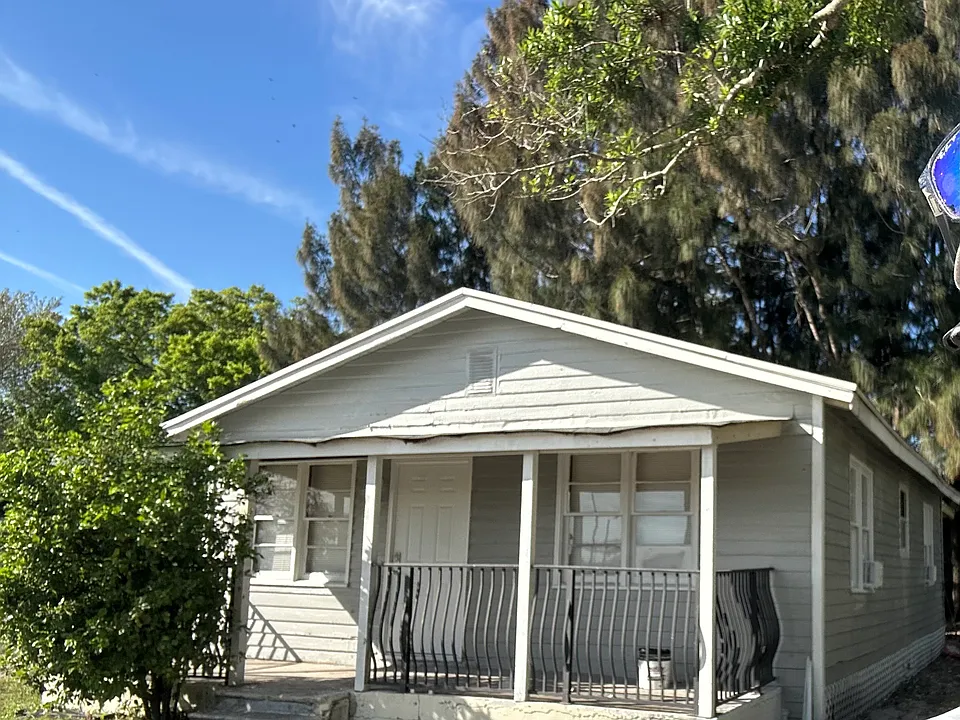 2510 Delaware Ave