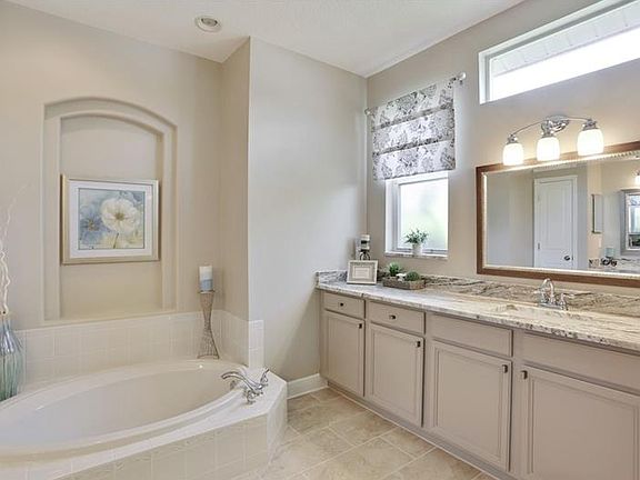 5th image of 10224 Waterside Oaks Dr