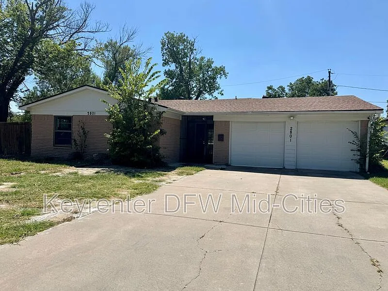 2801 Clearbrook Dr