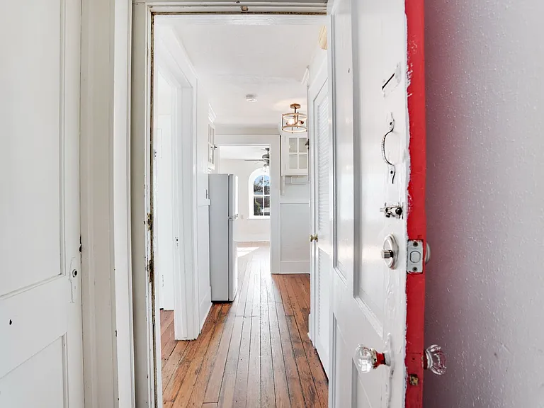 103 E Jones St #1 — Photo 3