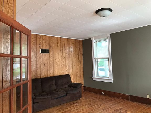 2nd image of 401 W Washington St Floor 1