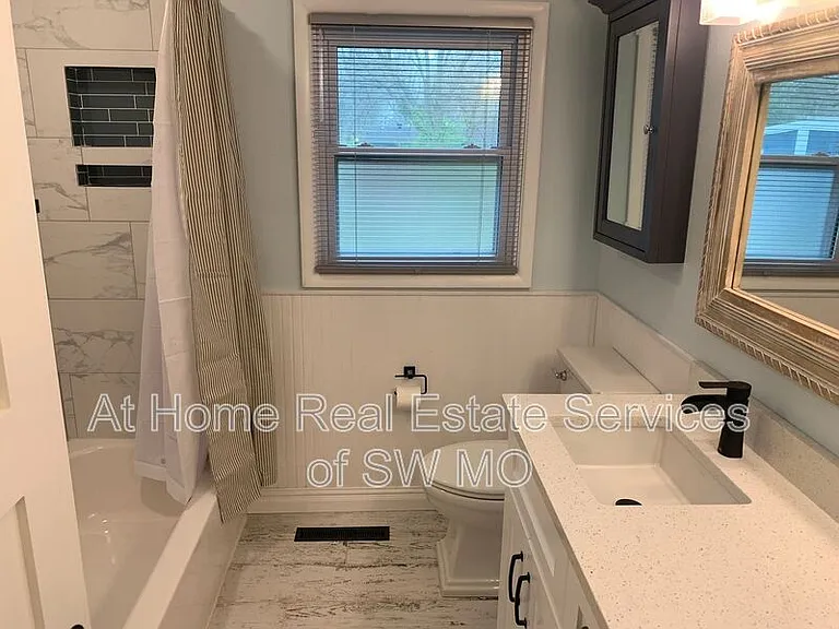 2322 E Langston St — Photo 15