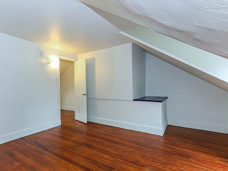 546 Manor St — Photo 10