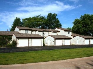 3768 Cedarwood Ct, Bettendorf, IA