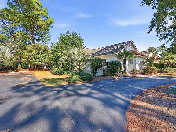 2nd image of 8 Martinique Dr.