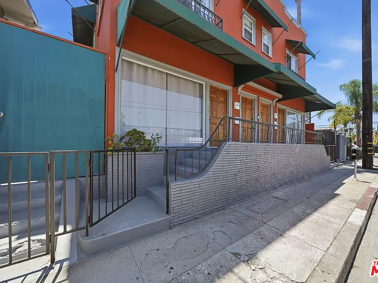 5754 Melrose Ave — Photo 13