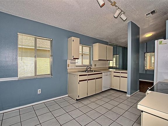 5th image of 3109 Ginger Cir