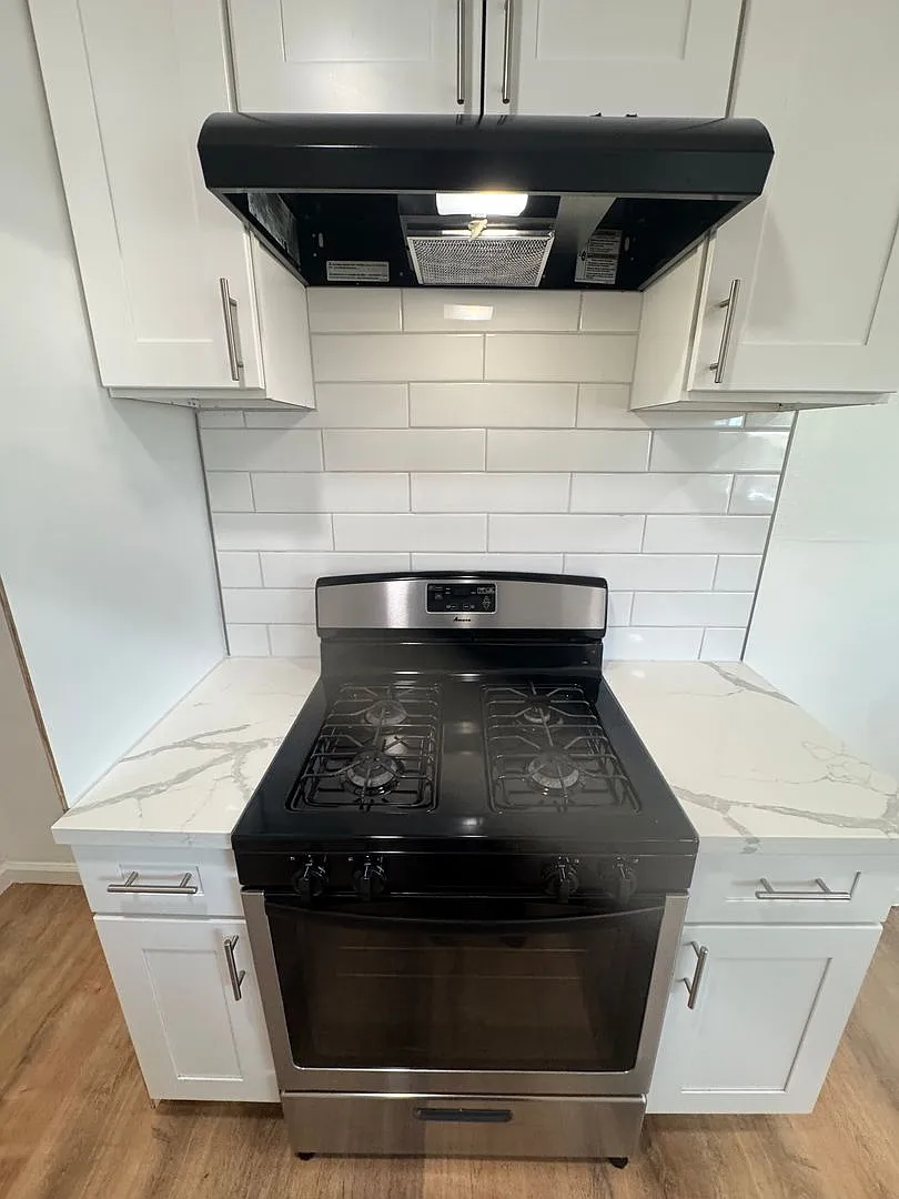 1423 W Lingan Ln — Photo 3