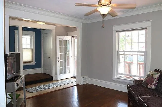 3 bed, 1200 sqft, $2,000 — Photo 2