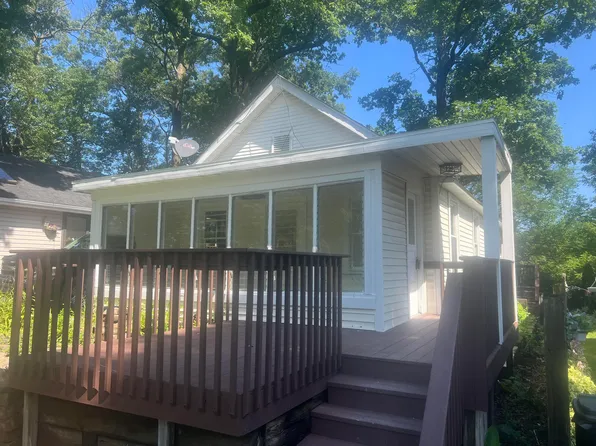 1501 Redwing Rd, Valparaiso, IN 46383