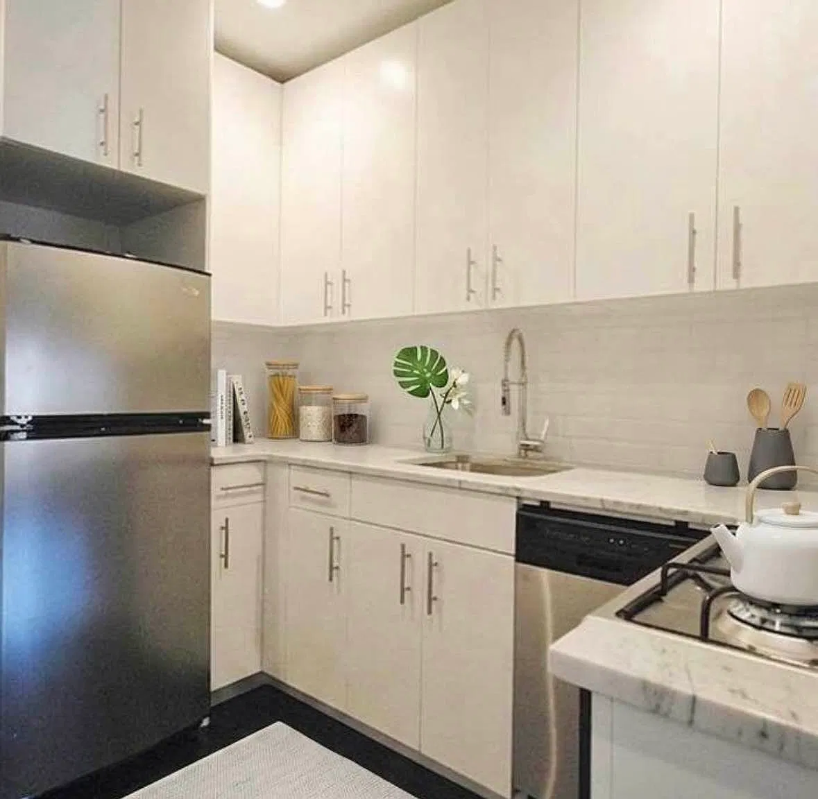318 East 6th Street — Photo 4