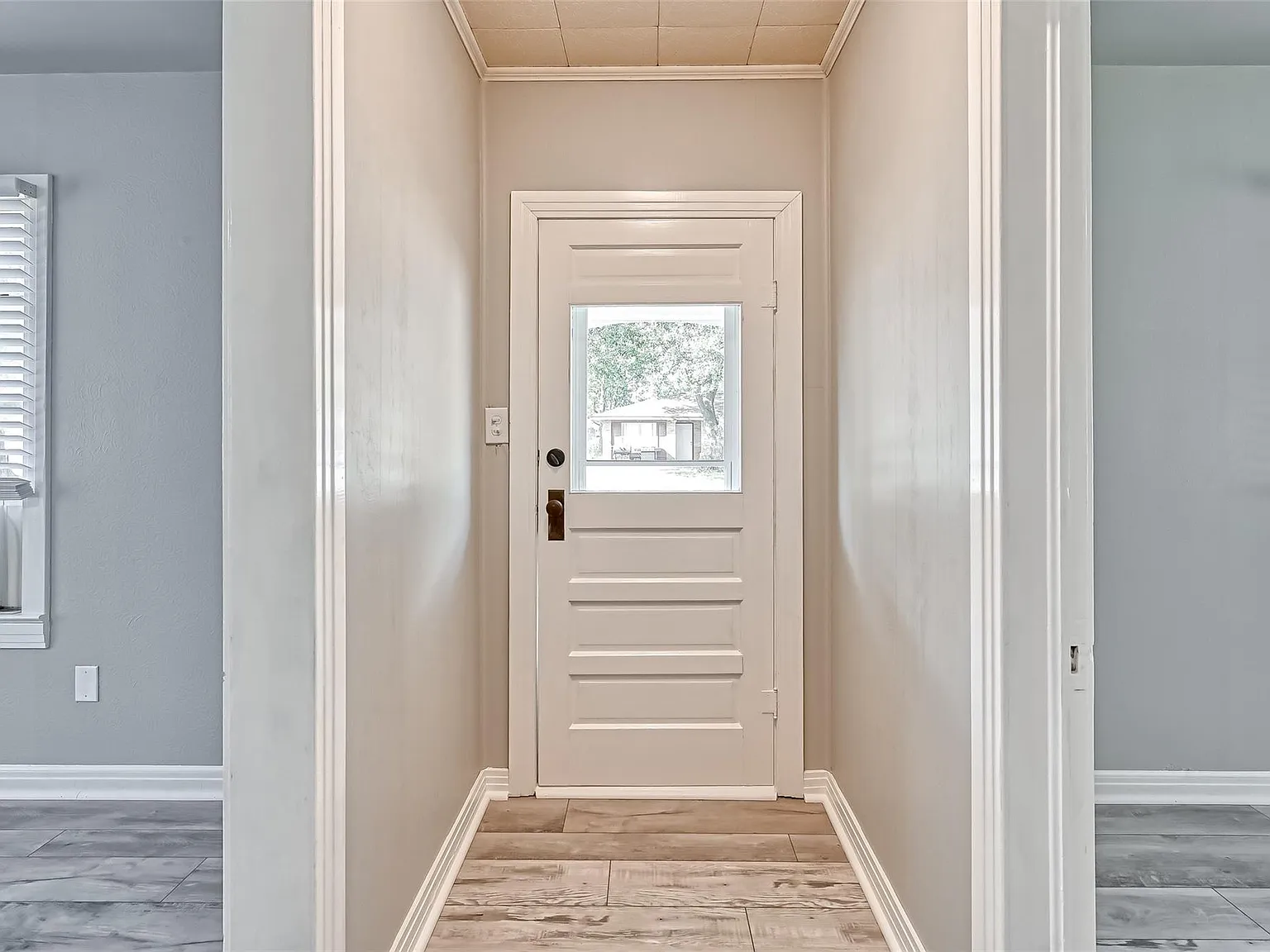 2 bed, 1.0 bath, 974 sqft, $1,500 — Photo 2