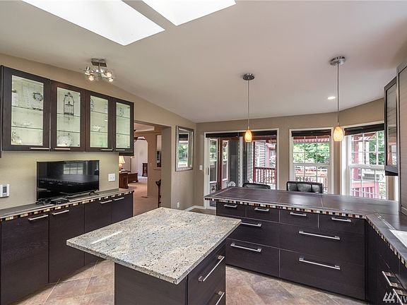 3rd image of 4558 Lois Ln