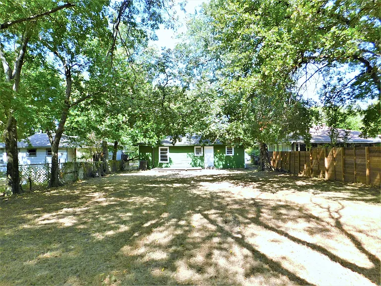 2212 Denison St — Photo 18