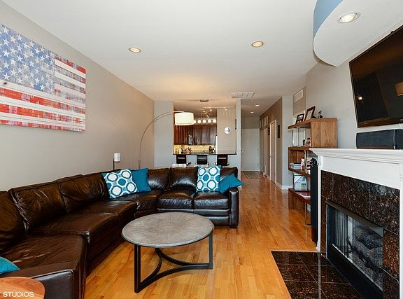 4th image of 950 W Huron St Unit 302