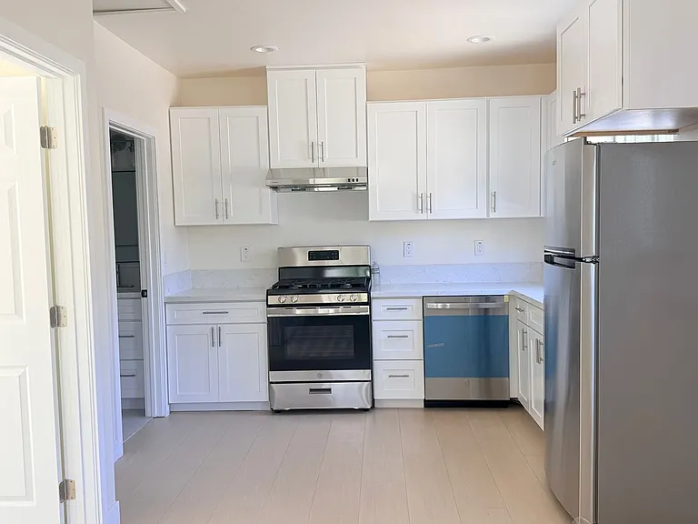 640 W Invergarry St — Photo 9