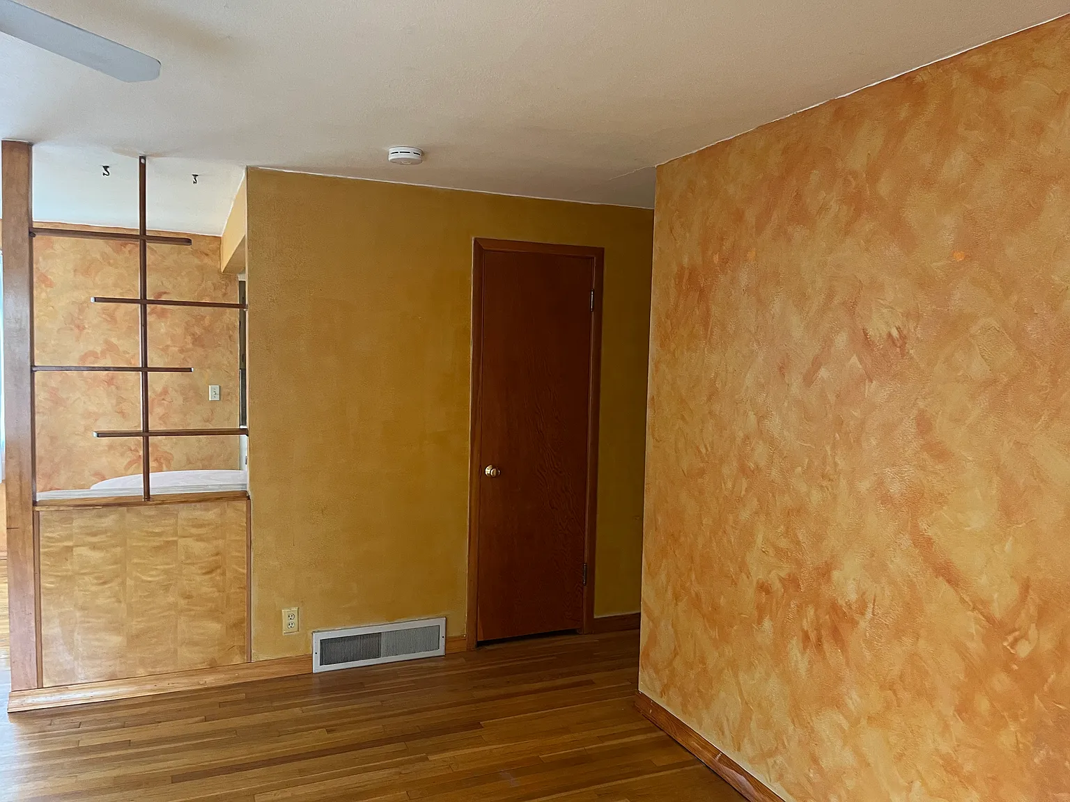 136 E Park Ave — Photo 3
