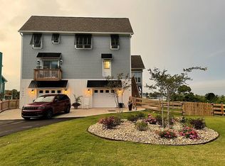 7024 Emerald Dr, Emerald Isle, NC 28594