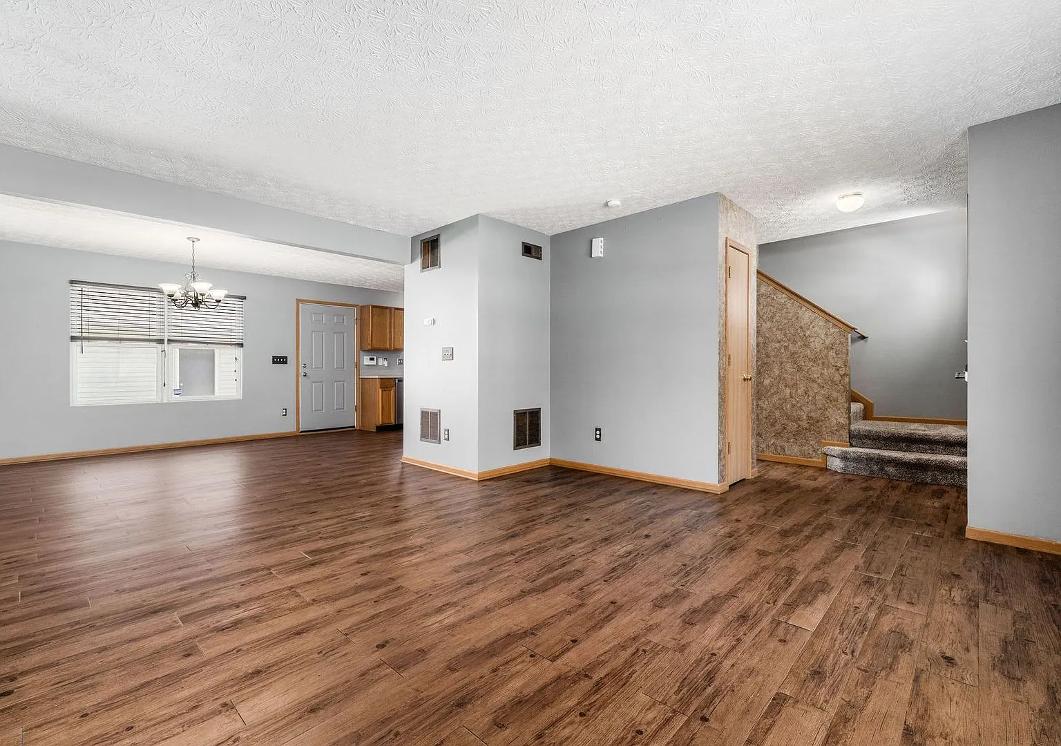 Spacious South Side Home with Garage! — Photo 1