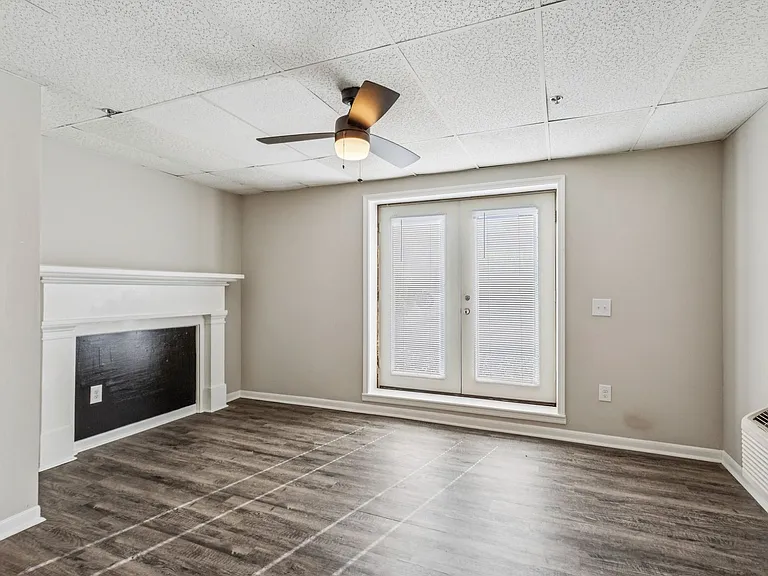 Victorian Village Apartments — Photo 10