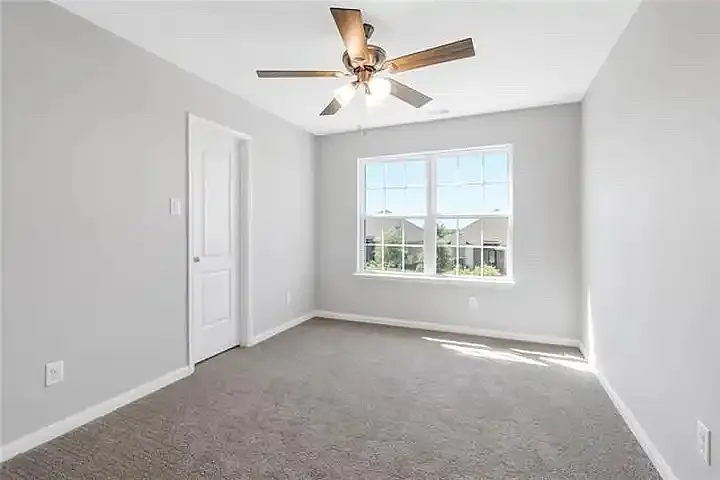 2136 Mulberry Dr — Photo 17