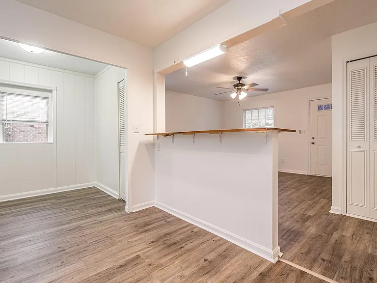 6910 Stablelake Ct — Photo 16