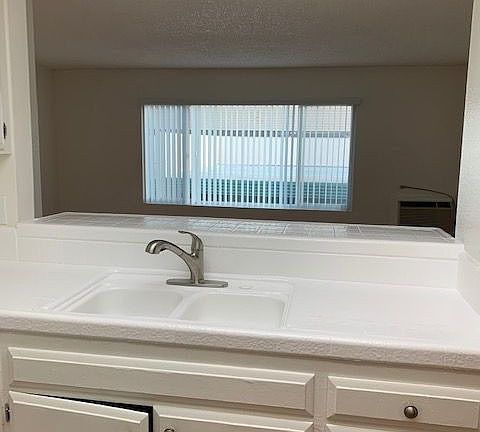 4th image of 820 N Spurgeon St APT 6
