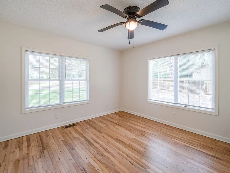 706 E Pinetree Blvd — Photo 56