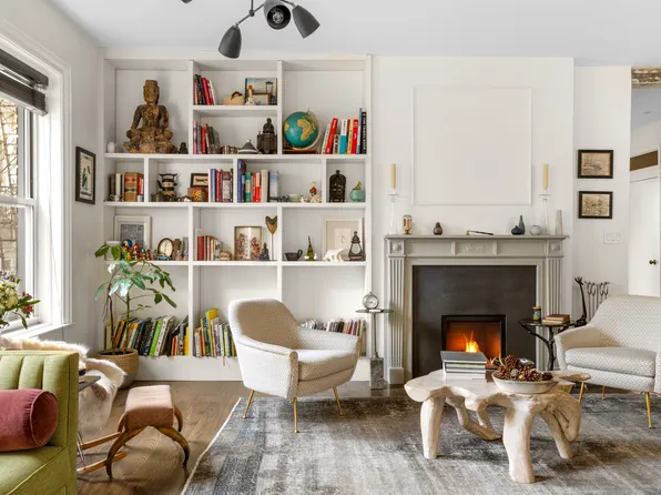 261 West 22nd Street image 2 of 14