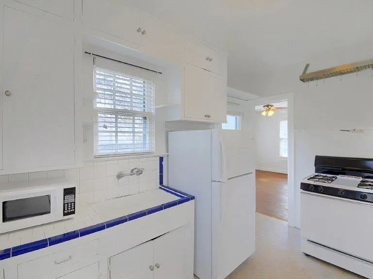 3211 Tom Green St — Photo 13