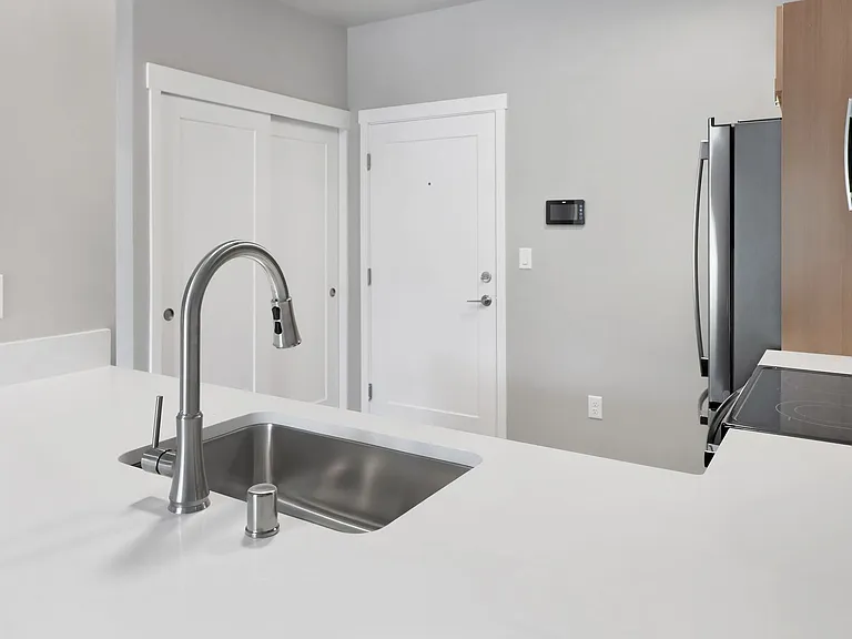 Kingsway Apartments — Photo 49