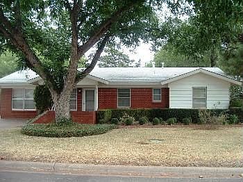 2nd image of 1207 Shady Ln