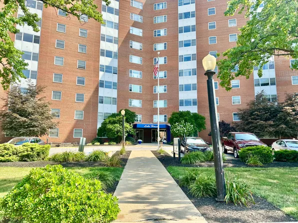 11850 Edgewater Dr, Lakewood, OH