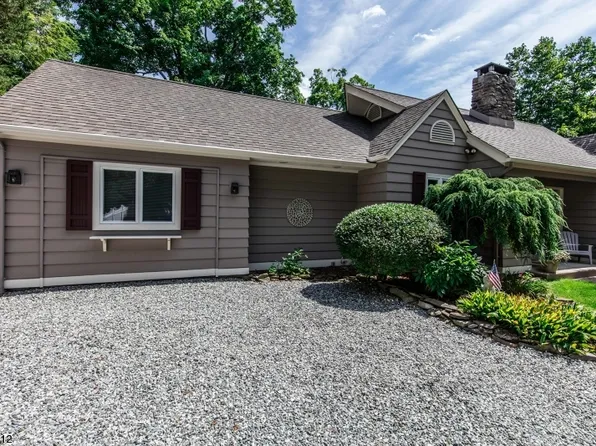 926 Kill Dr, Newton, NJ 07860