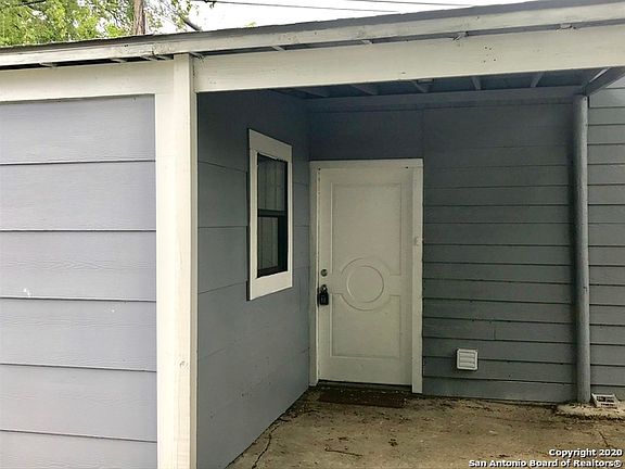 2nd image of 532 W Mistletoe Ave