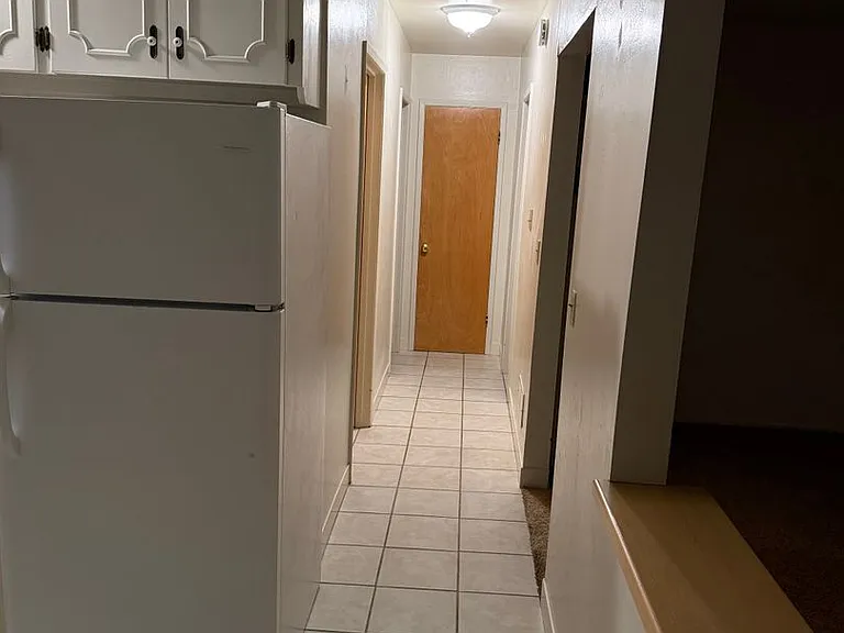135 Hyatt Ln — Photo 4