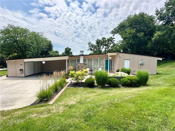 9820 Aberdeen Dr, Leawood, KS 66206